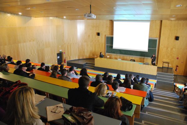 French universities to reopen in September, the mask will be “highly recommended”