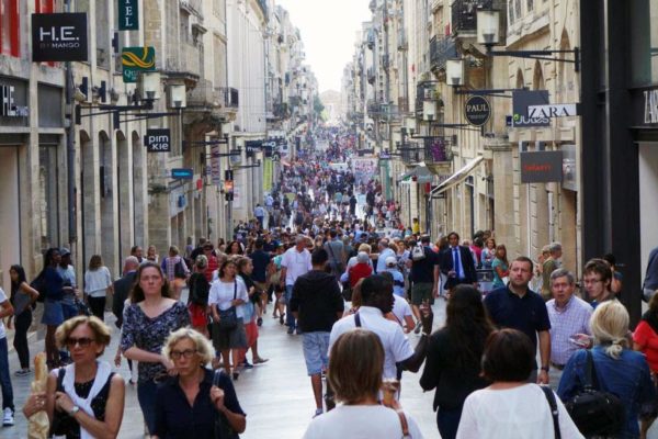 Covid-19: French people more worried about the health risk than the economic one