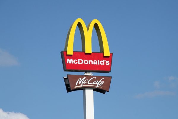 McDonald’s: a 5-year-old girl finds maggots in her burger in France