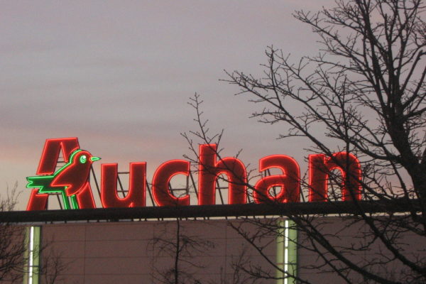 French supermarket chain Auchan improves its results despite the crisis and its hypermarkets