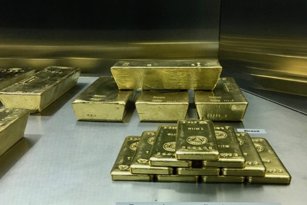 France: a mayor discovers 500,000 euros worth of gold coins and ingots in a house